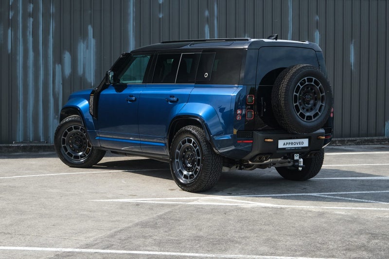 2026 Land Rover Defender 110 P635 OCTA image 3