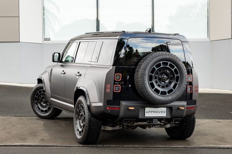 2026 Land Rover Defender 110 P635 OCTA image 2