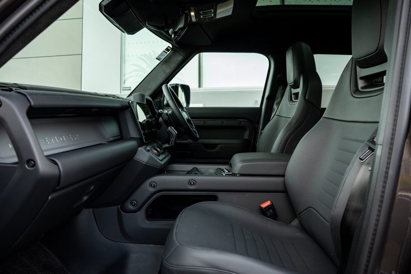 2026 Land Rover Defender 110 P635 OCTA image 3