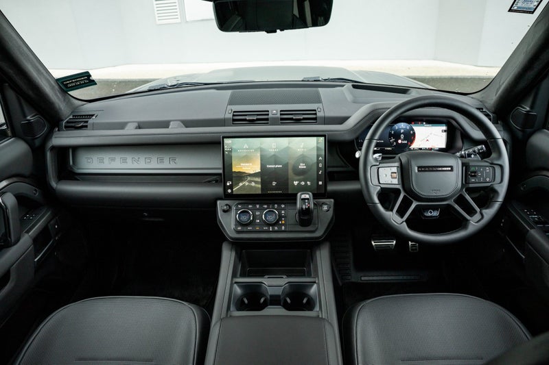 2026 Land Rover Defender 110 P635 OCTA image 4
