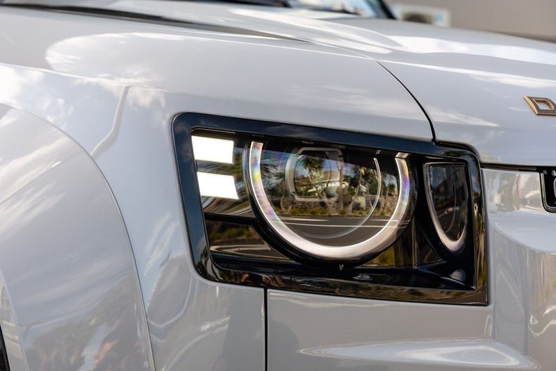 2026 Land Rover Defender 110 P635 OCTA image 3