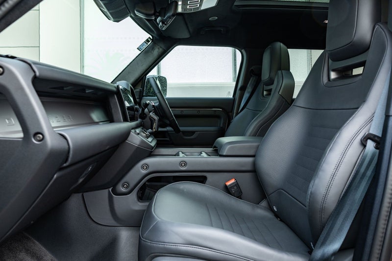 2026 Land Rover Defender 110 P635 OCTA image 3