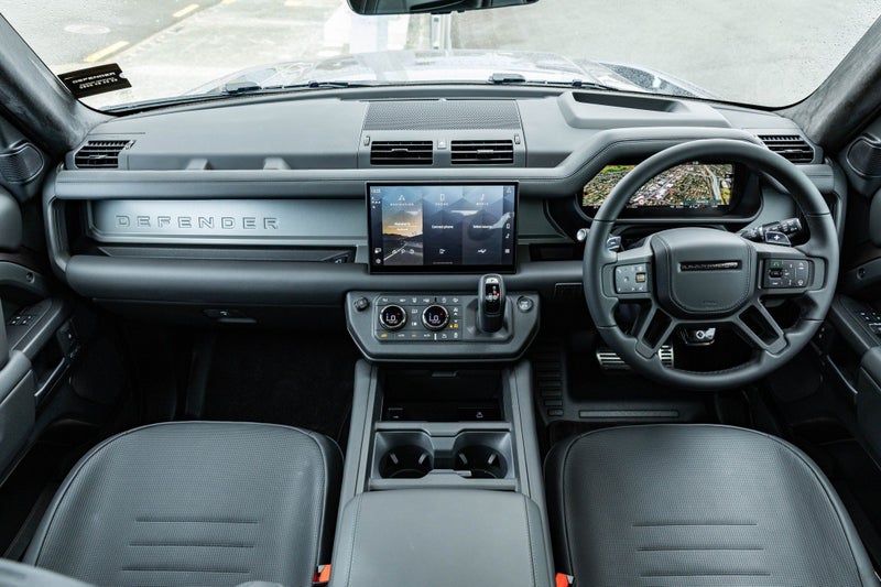 2026 Land Rover Defender 110 P635 OCTA image 4