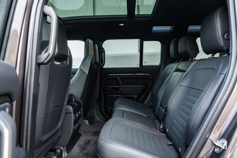 2026 Land Rover Defender 110 P635 OCTA image 5