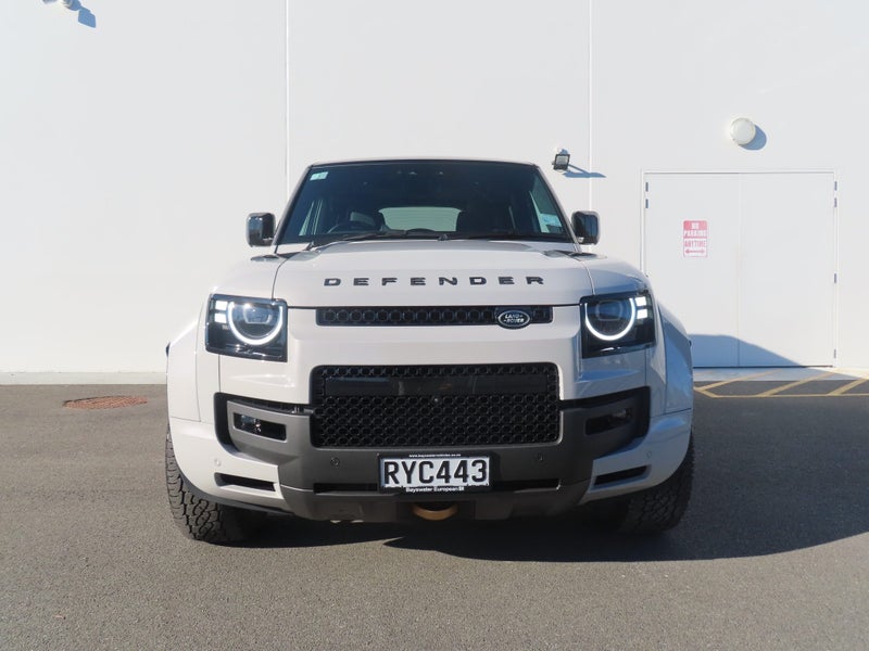 2026 Land Rover Defender 110 P635 OCTA image 5