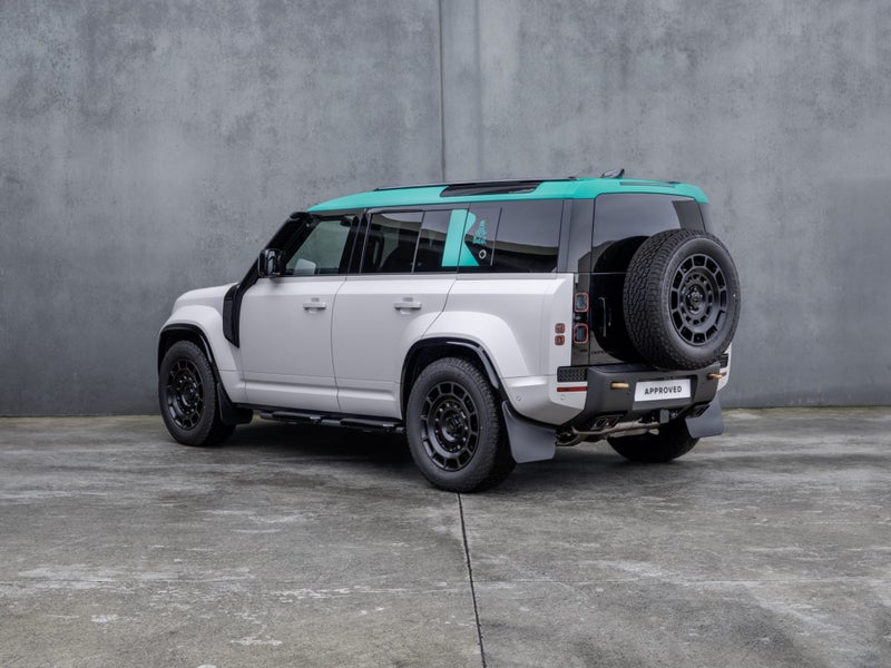 2026 Land Rover Defender 110 P635 OCTA image 2