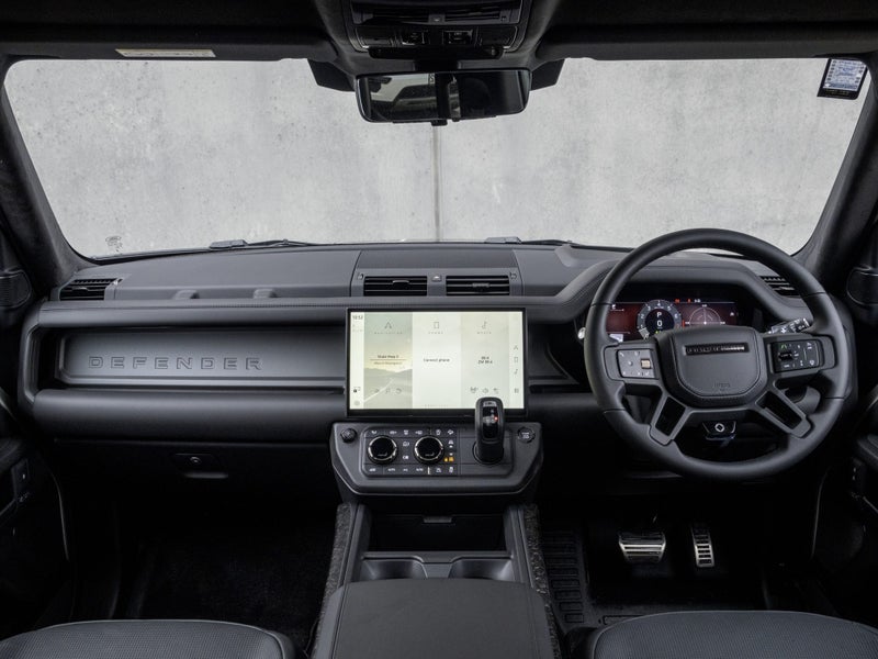 2026 Land Rover Defender 110 P635 OCTA image 4