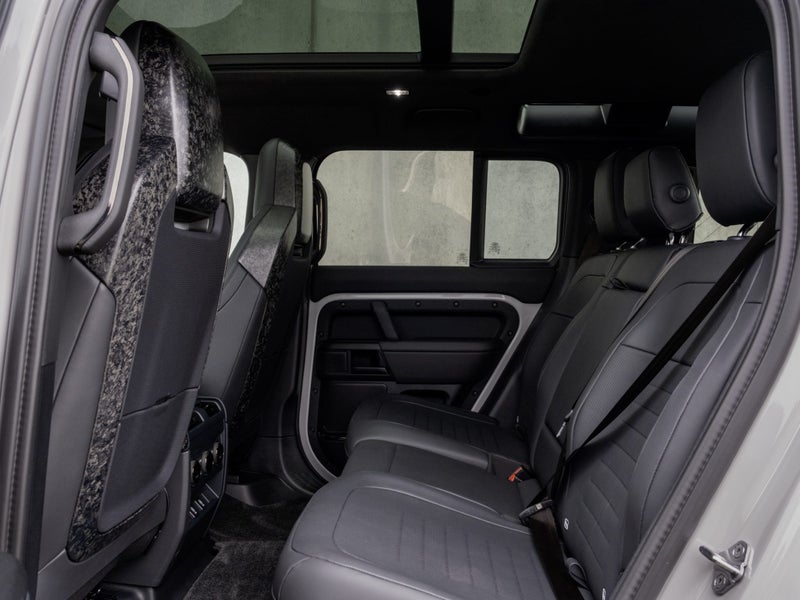 2026 Land Rover Defender 110 P635 OCTA image 5