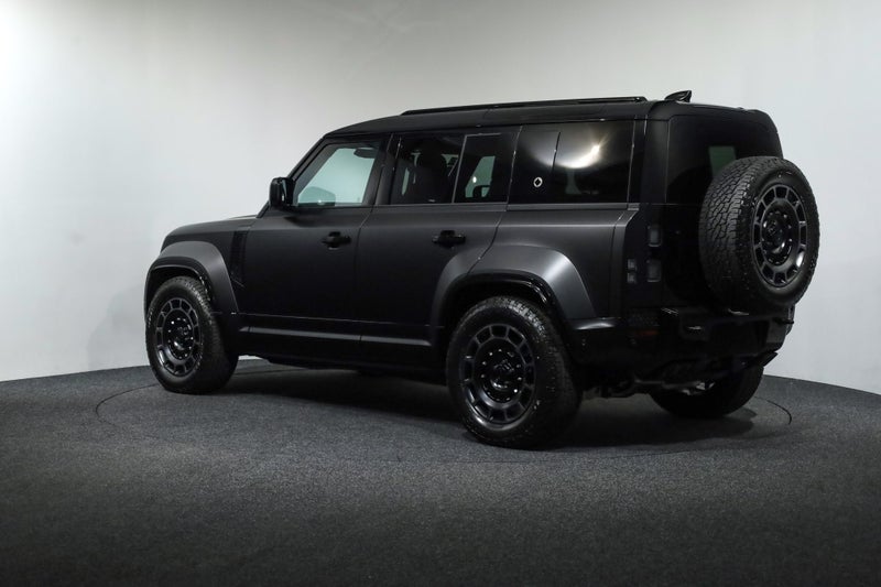 2026 Land Rover Defender 110 P635 Octa Black image 2