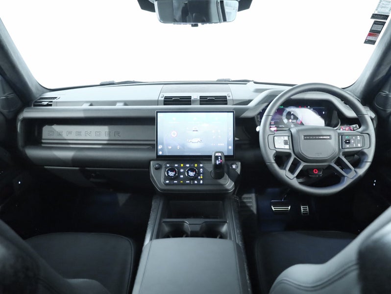 2026 Land Rover Defender 110 P635 Octa Black image 4