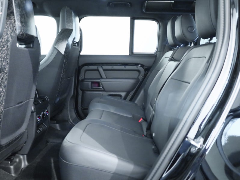 2026 Land Rover Defender 110 P635 Octa Black image 5
