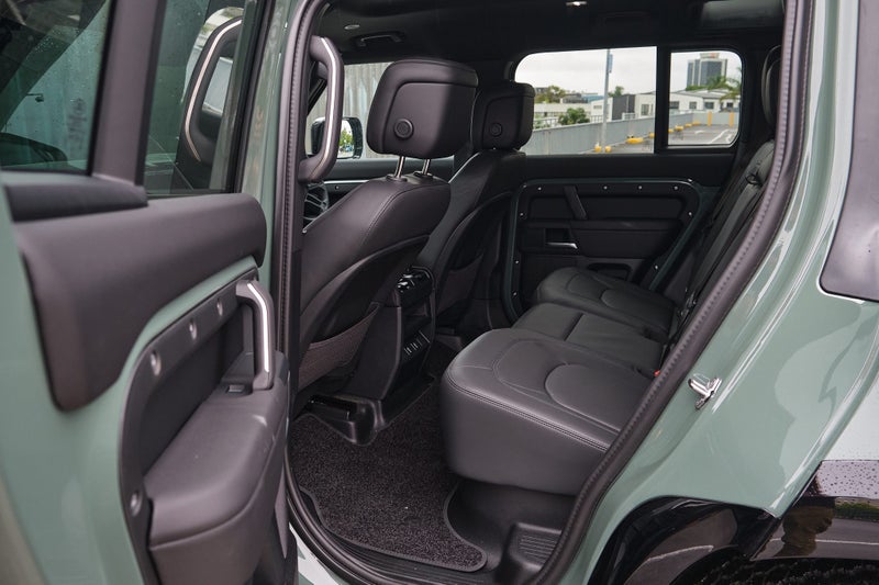 2026 Land Rover Defender 110 Trophy Edition 2 image 4