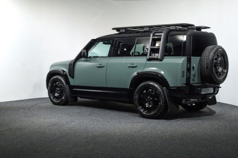 2026 Land Rover Defender 110 Trophy Edition image 2