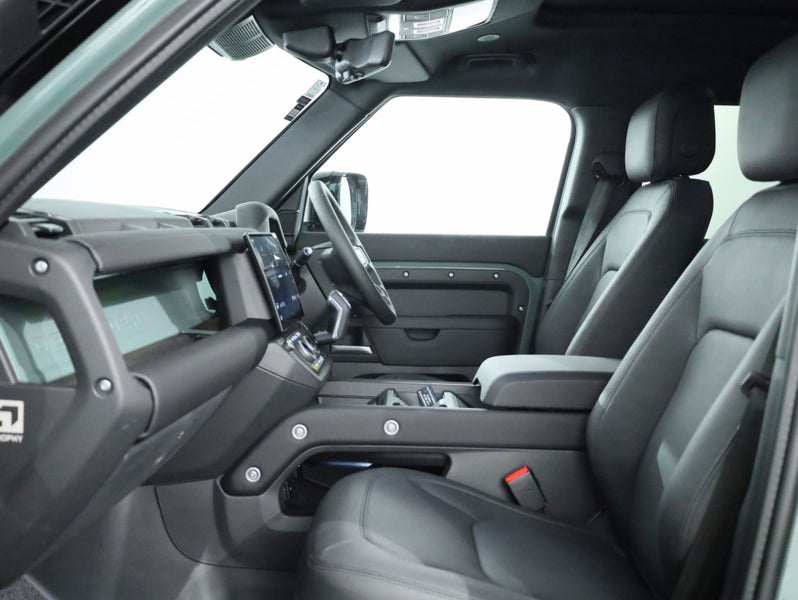 2026 Land Rover Defender 110 Trophy Edition image 3