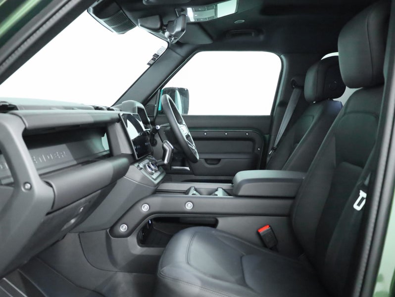 2026 Land Rover Defender 110, Woolstone Edition image 3