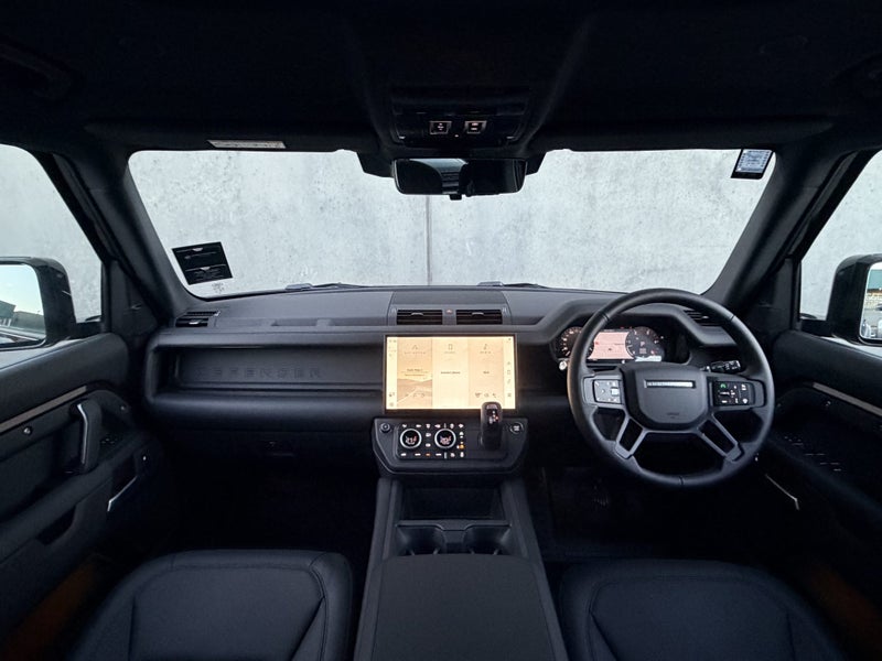 2026 Land Rover Defender 130 D350 X-Dynamic HSE image 4