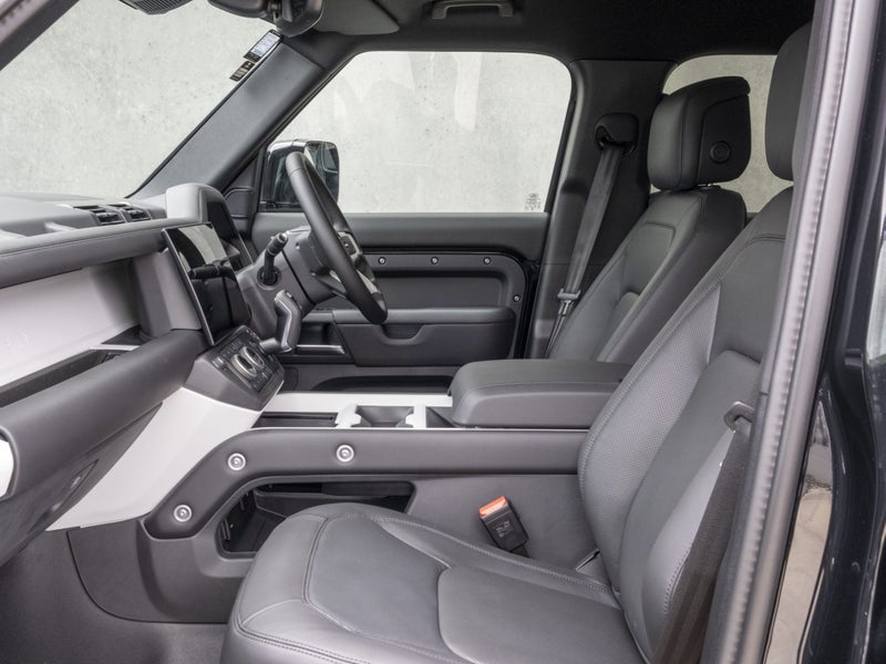 2026 Land Rover Defender 130 D350 X-Dynamic HSE image 3