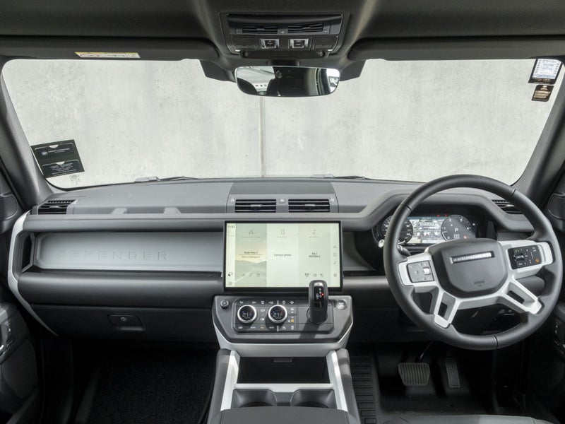 2026 Land Rover Defender 130 D350 X-Dynamic HSE image 4