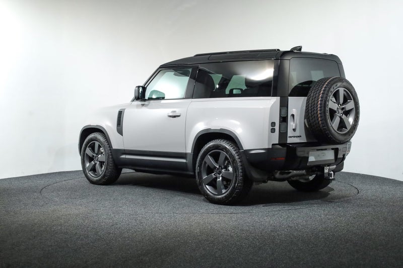 2026 Land Rover Defender 90 D250 S image 2