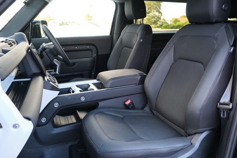 2026 Land Rover Defender 90 D250 S image 4