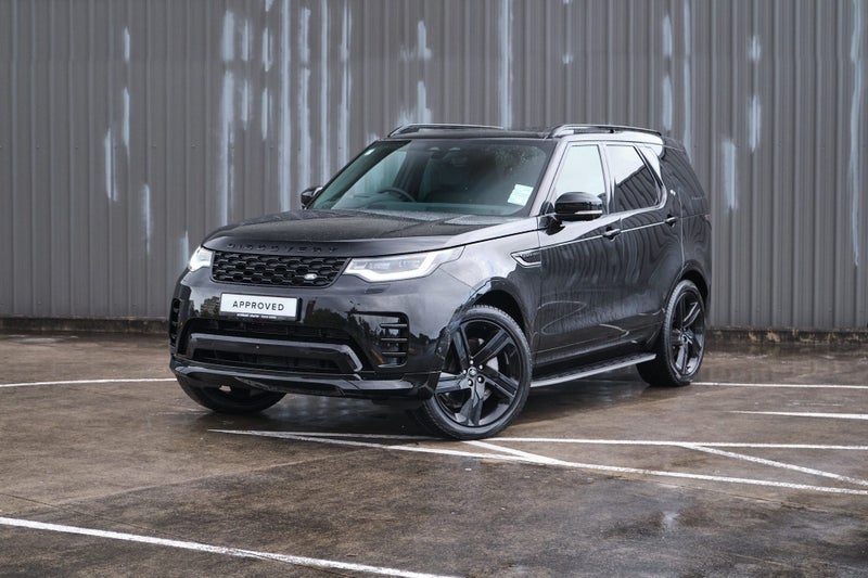 2026 Land Rover Discovery D250 Dynamic SE image 2