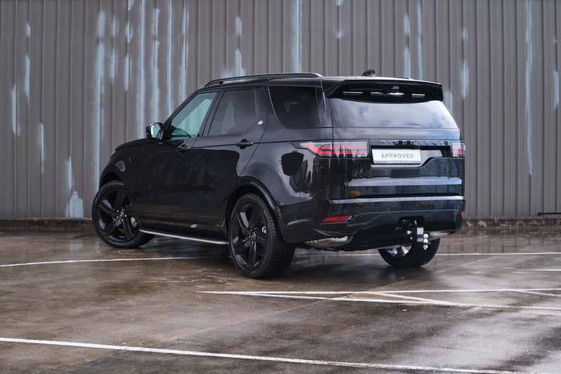 2026 Land Rover Discovery D250 Dynamic SE image 3