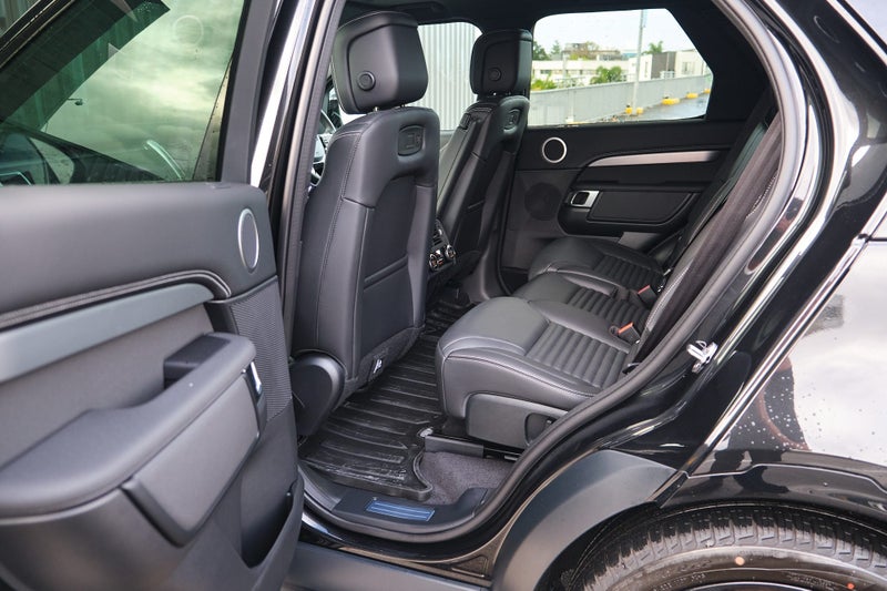 2026 Land Rover Discovery D250 Dynamic SE image 4