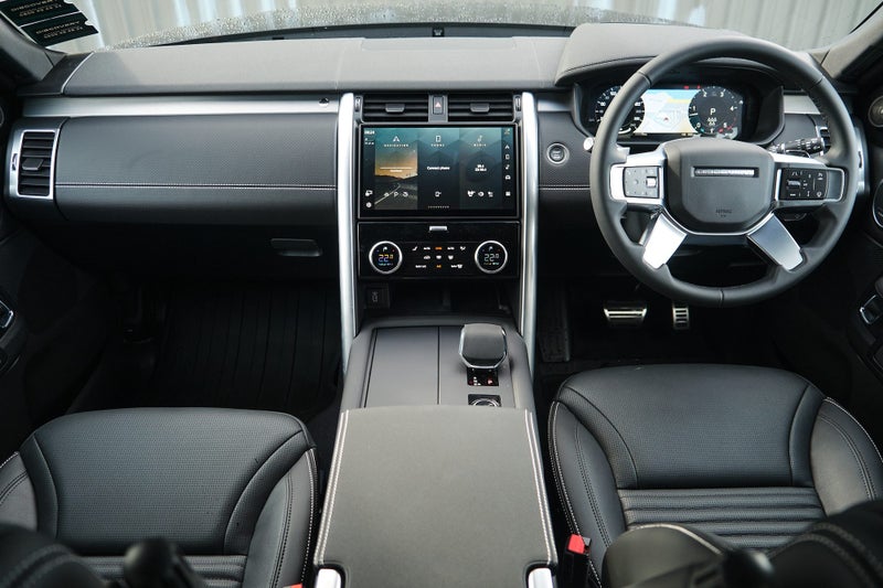 2026 Land Rover Discovery D250 Dynamic SE image 5