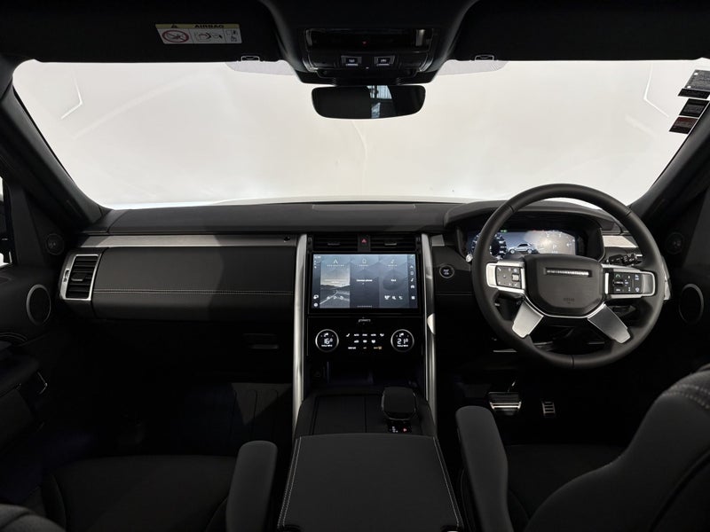 2026 Land Rover Discovery D250 Dynamic Se image 4