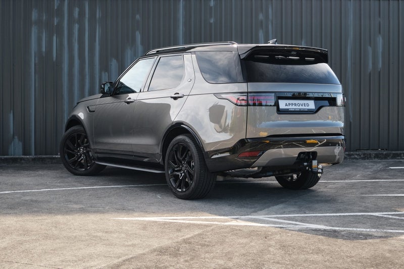 2026 Land Rover Discovery D250 Dynamic SE image 3
