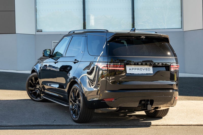 2026 Land Rover Discovery D250 Dynamic SE image 2