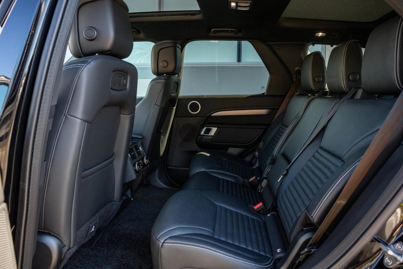 2026 Land Rover Discovery D250 Dynamic SE image 5