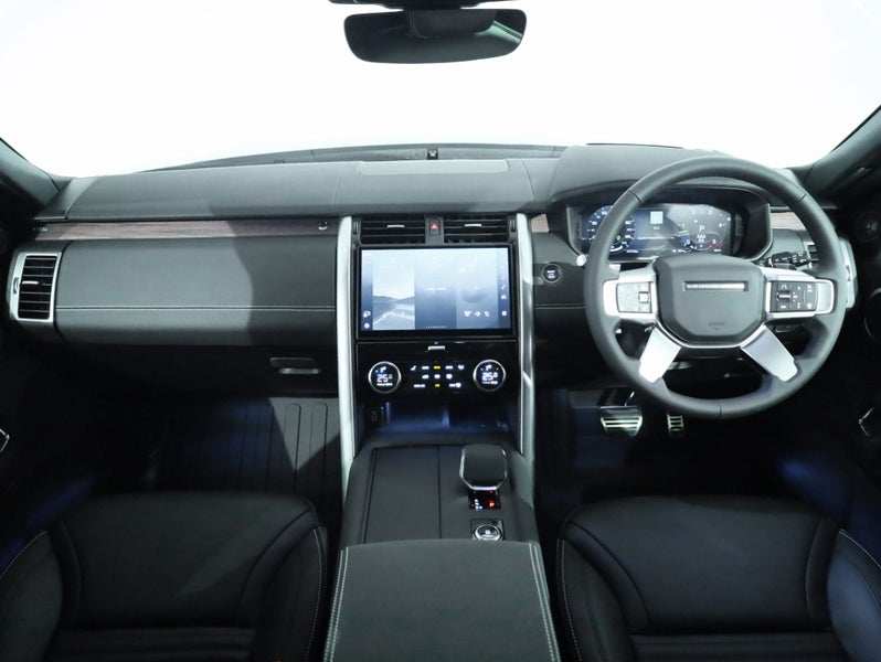 2026 Land Rover Discovery D250 Dynamic Se image 4