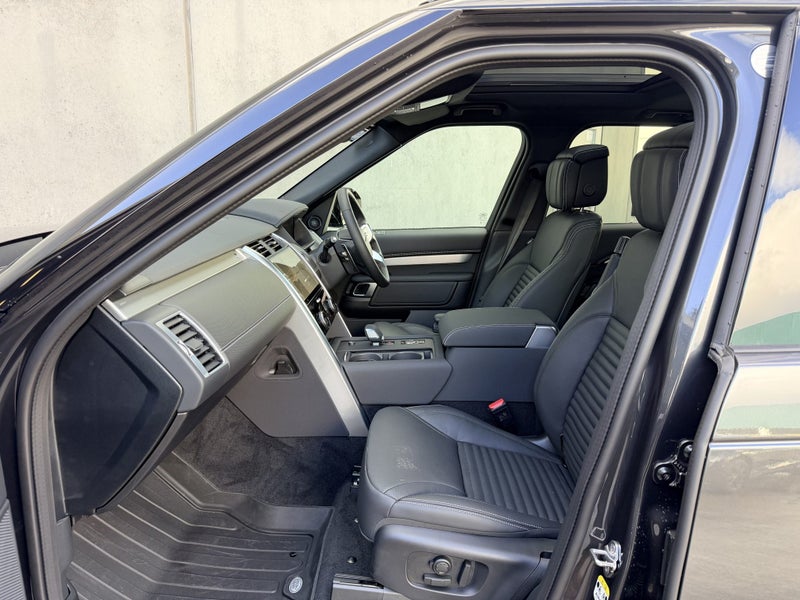 2026 Land Rover Discovery D350 Dynamic HSE image 3