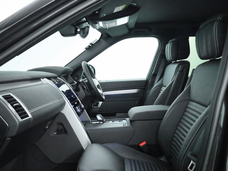 2026 Land Rover Discovery D350 Dynamic HSE image 3