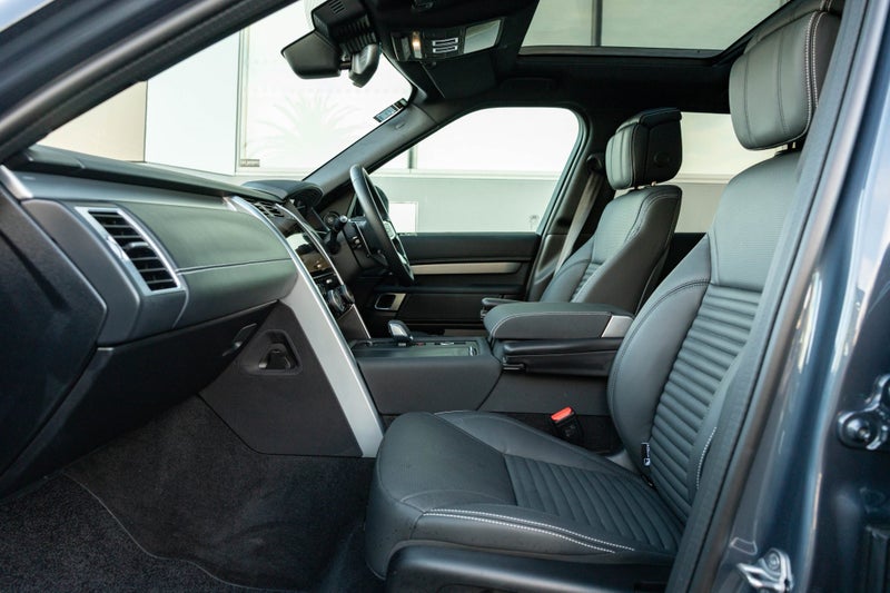 2026 Land Rover Discovery D350 Dynamic HSE image 3