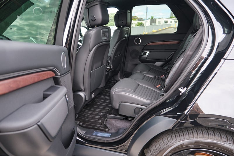 2026 Land Rover Discovery D350 Dynamic HSE image 4