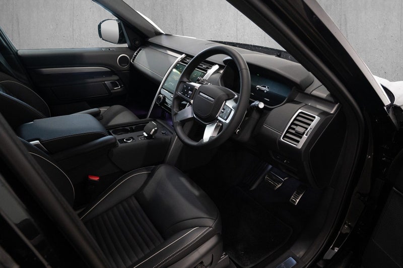 2026 Land Rover Discovery D350 HSE image 2