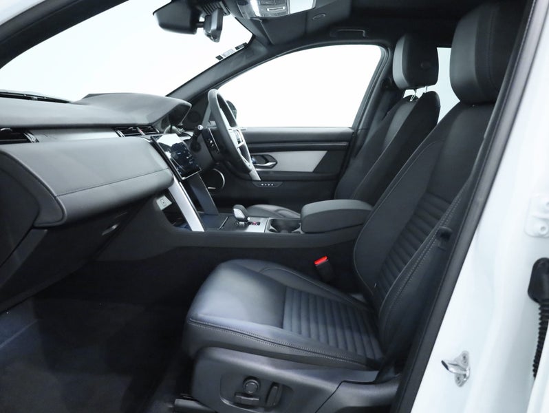 2026 Land Rover Discovery Sport Landmark image 3