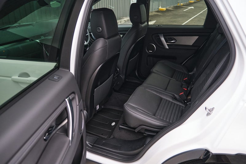 2026 Land Rover Discovery Sport P250 Dynamic HSE image 4