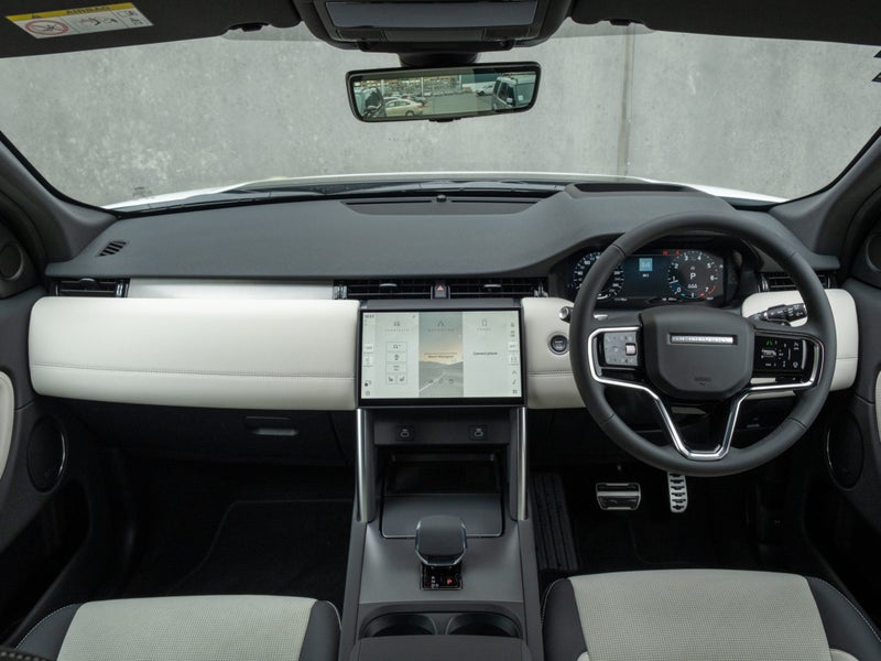 2026 Land Rover Discovery Sport P250 Dynamic SE image 4