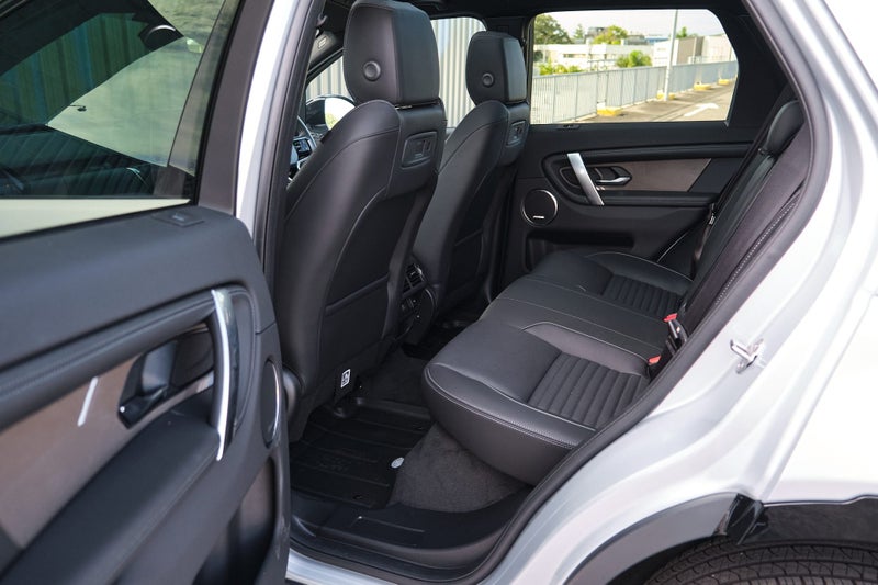 2026 Land Rover Discovery Sport P250 Dynamic SE image 4