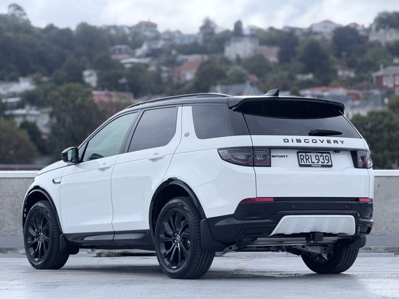 2026 Land Rover Discovery Sport P250 Dynamic SE... image 2