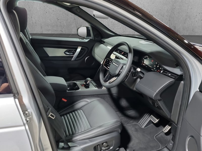 2026 Land Rover Discovery Sport P250 Dynamic SE image 2