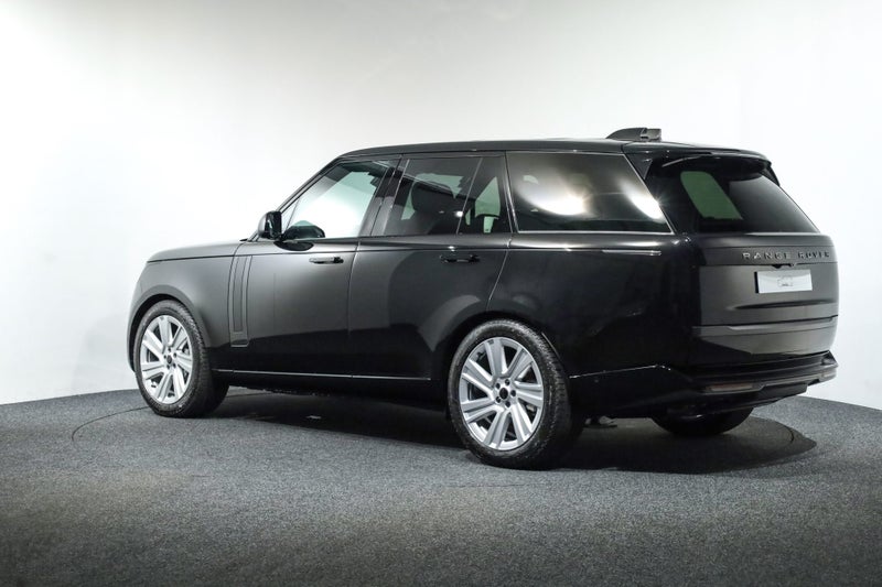 2026 Land Rover Range Rover D350 HSE image 2