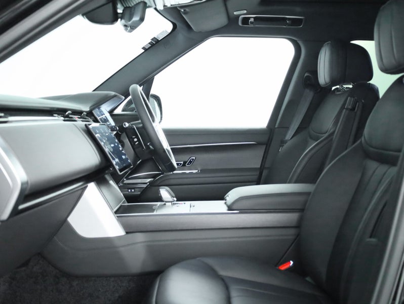 2026 Land Rover Range Rover D350 HSE image 3