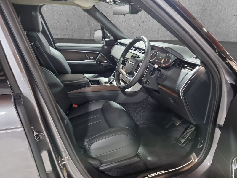 2026 Land Rover Range Rover D350 HSE SWB image 2