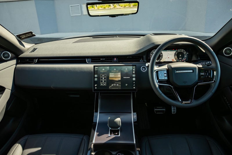 2026 Land Rover Range Rover Evoque P250 Dynamic SE image 4