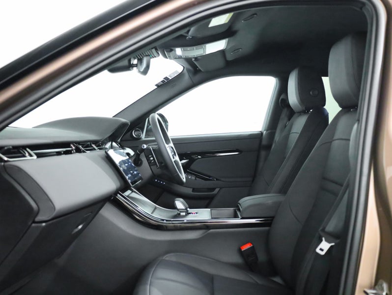 2026 Land Rover Range Rover Evoque P250 Dynamic Se image 3