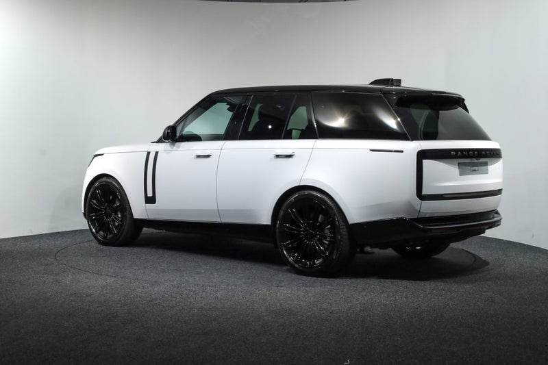 2026 Land Rover Range Rover P530 Hse Swb image 2
